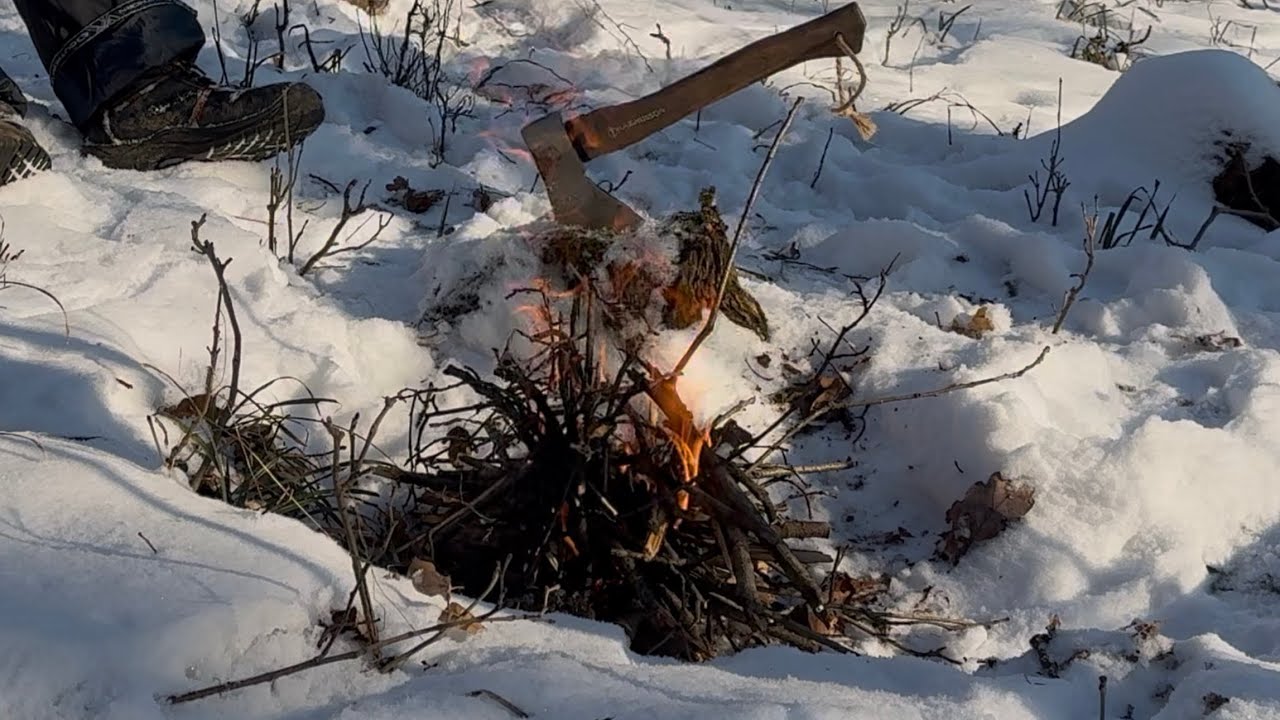 Survival cooking in the winter  forest at low temperatures -20*  
