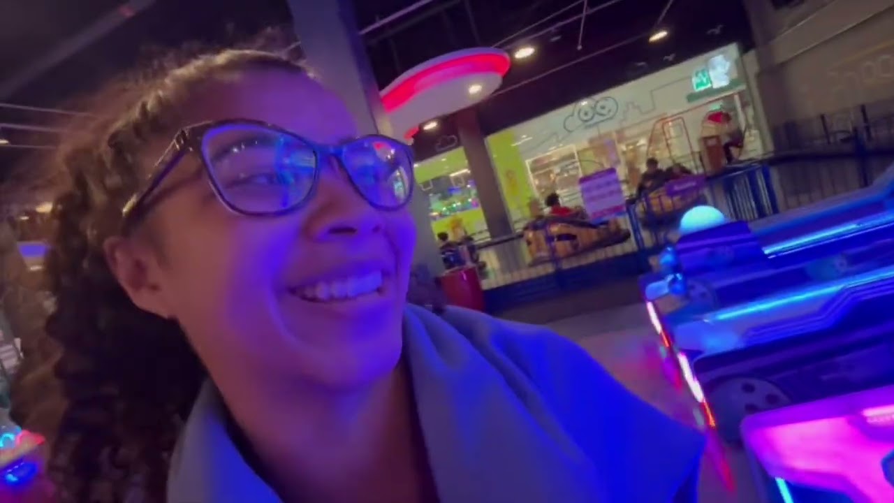 Joyce Dancer e Naipee JOGANDO primeira vez