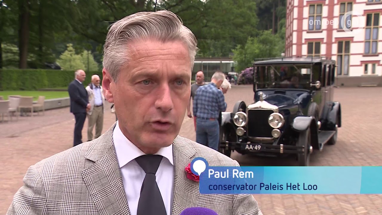 Oldtimer prins Hendrik rijdt van Apeldoorn naar Vaassen