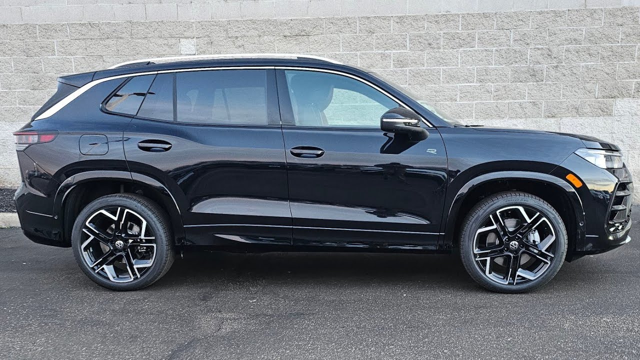 Ищете Tiguan Turbo? #ReeseSellsCars #VWGuru #2026Tiguan #TiguanTurbo