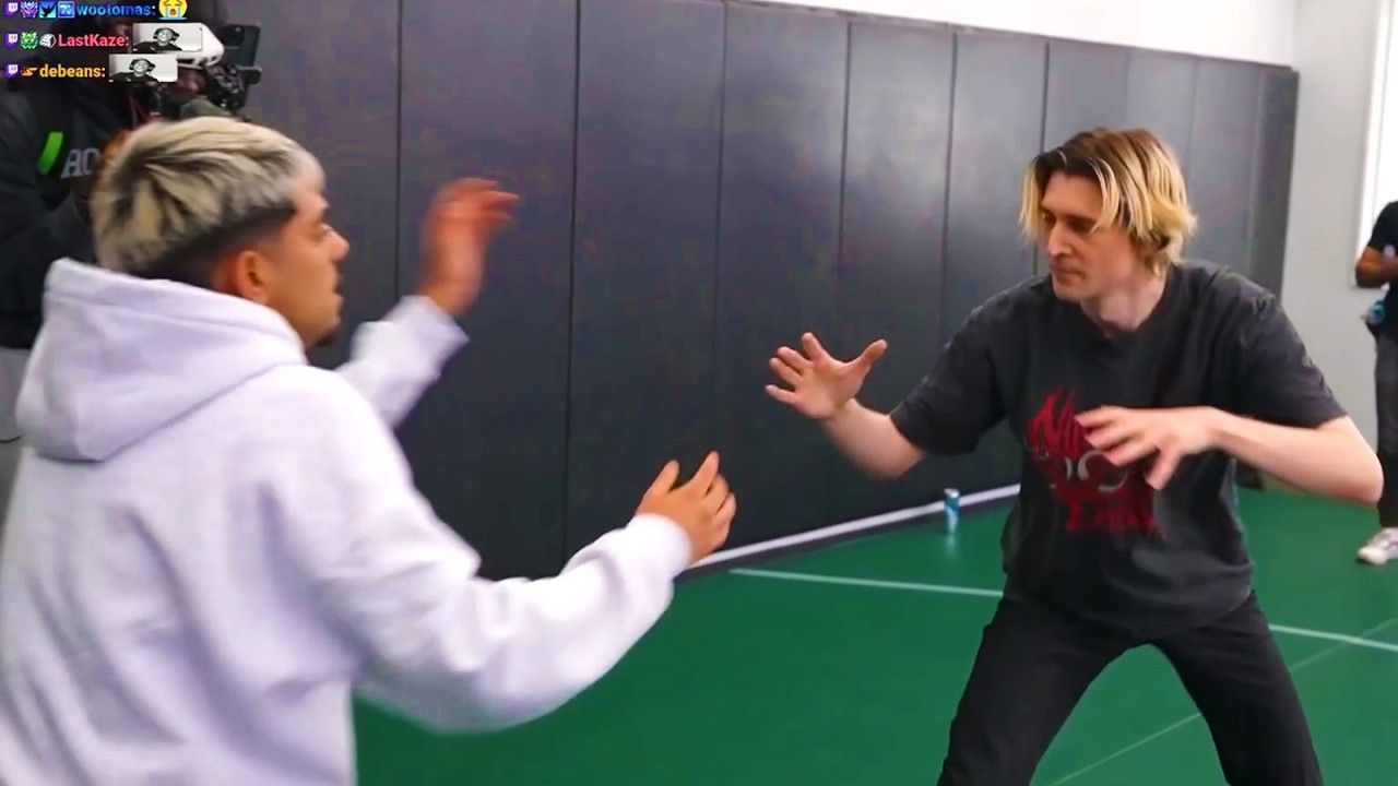 xQc СРАЖАЕТСЯ с Неоном