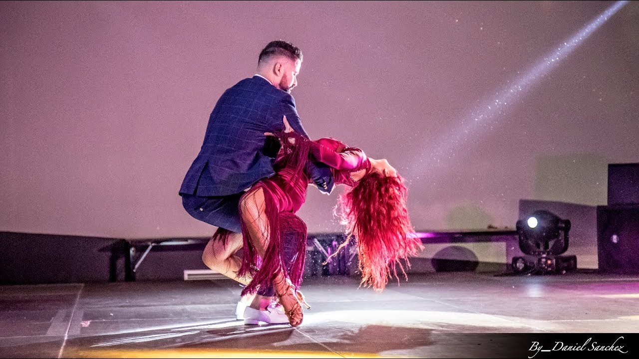 Maria Ramos y El Tiguere | World Debut | Si Tu Estuvieras Hector 