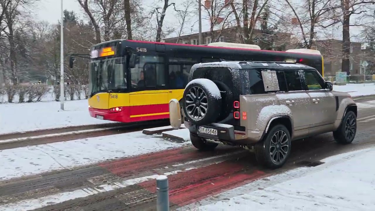 Wrocław, X15, 2026, Karłowice, zaczyna padać śnieg, ostrożny ruch samochodowy VID 20260216 162008