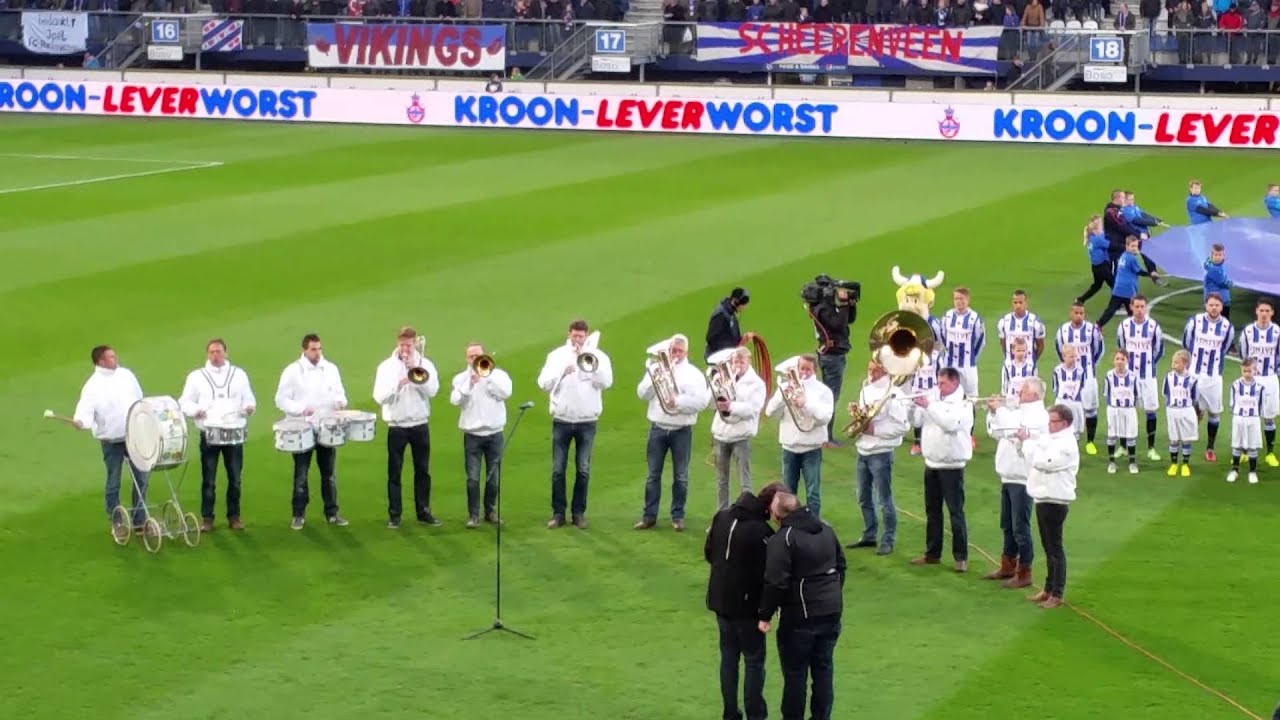 Heerenveen - NAC Fries Volkslied door de Swalkers!