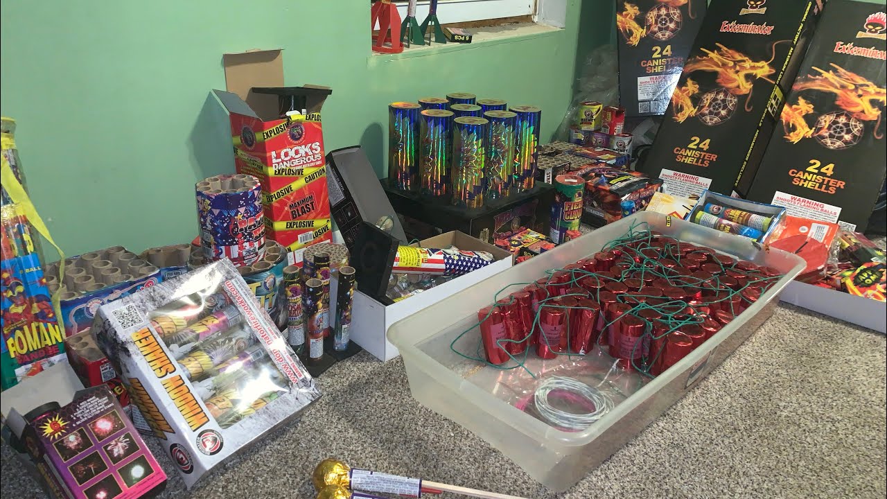 2020 FIREWORK SHOPPING!! We bought wayyy too much!!