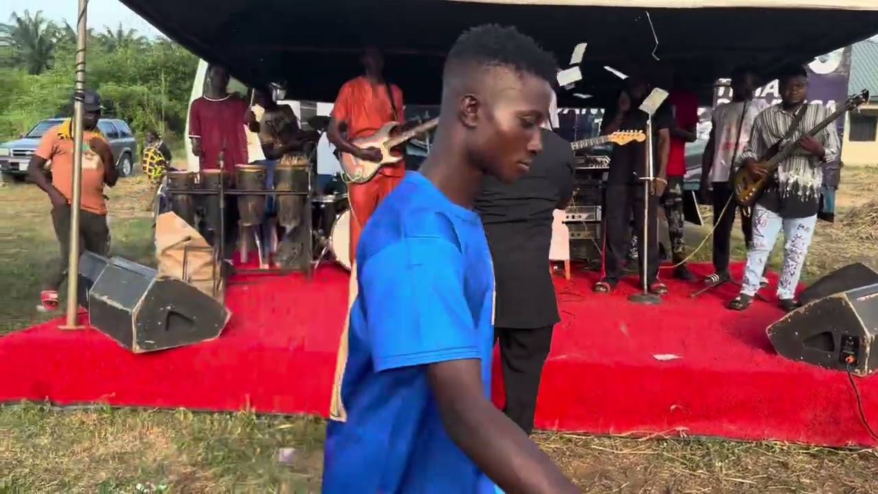 Ike spaco performs Late Mr Akwete - Nwa Eze  Live On stage