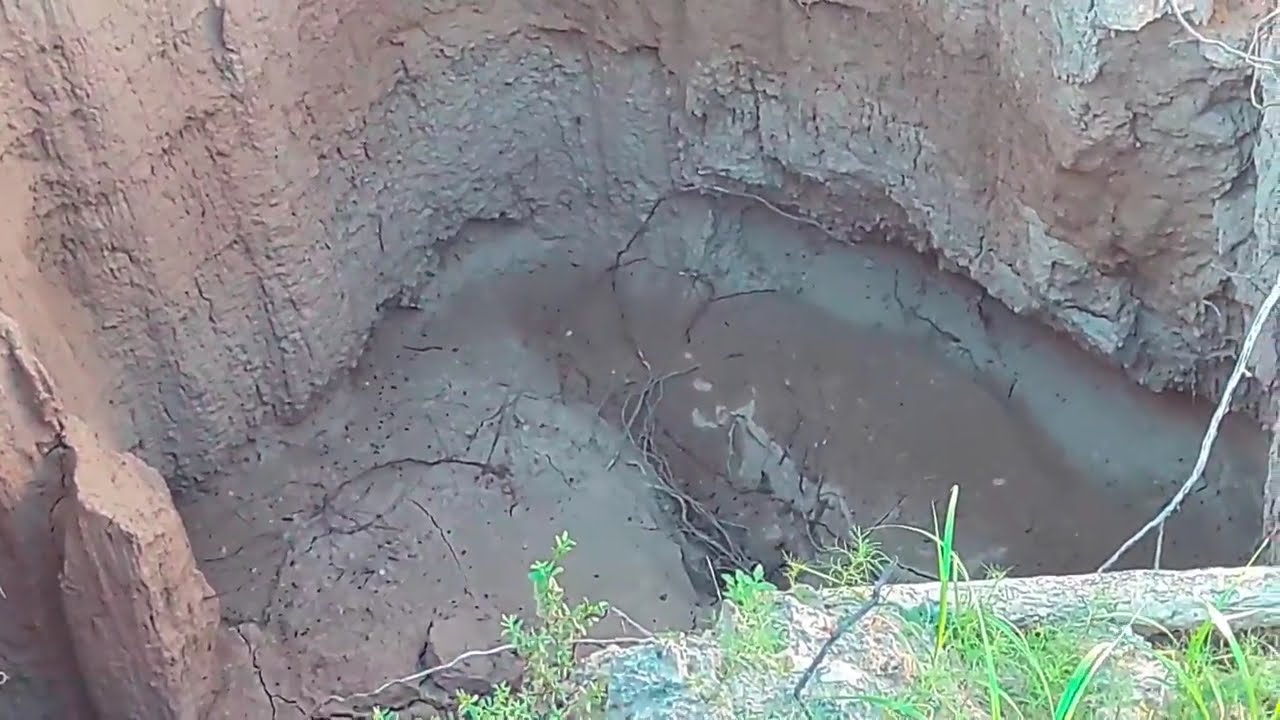 Sinkhole at eroded desert terrain with vertisol soil | Copyright-free video usable Creative Commons