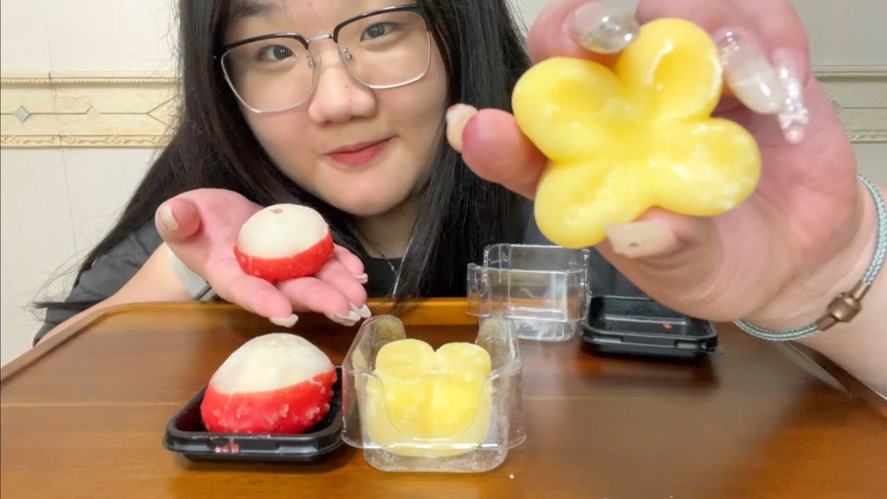 ASMR | Eating Lychee & Pear Mochi🍐🥰
