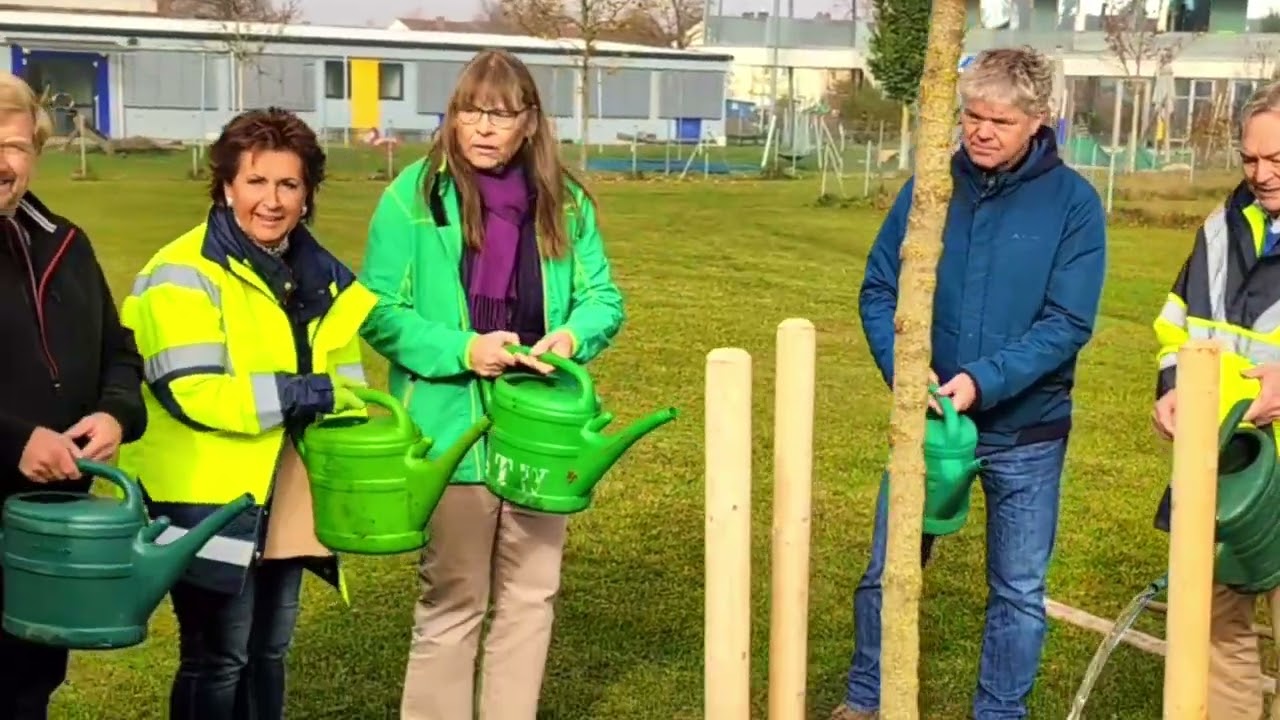 „Opflanzt is!“ - Der Weilheimer Stadtrat absolviert erfolgreich die Baumpflanzchallenge