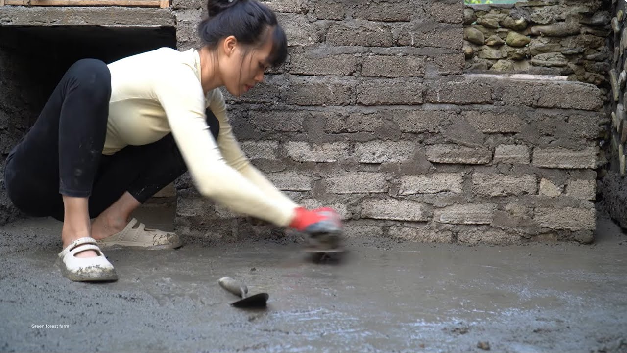The talented young girl Return to the farm and restore the kitchen - Pouring concrete foundation