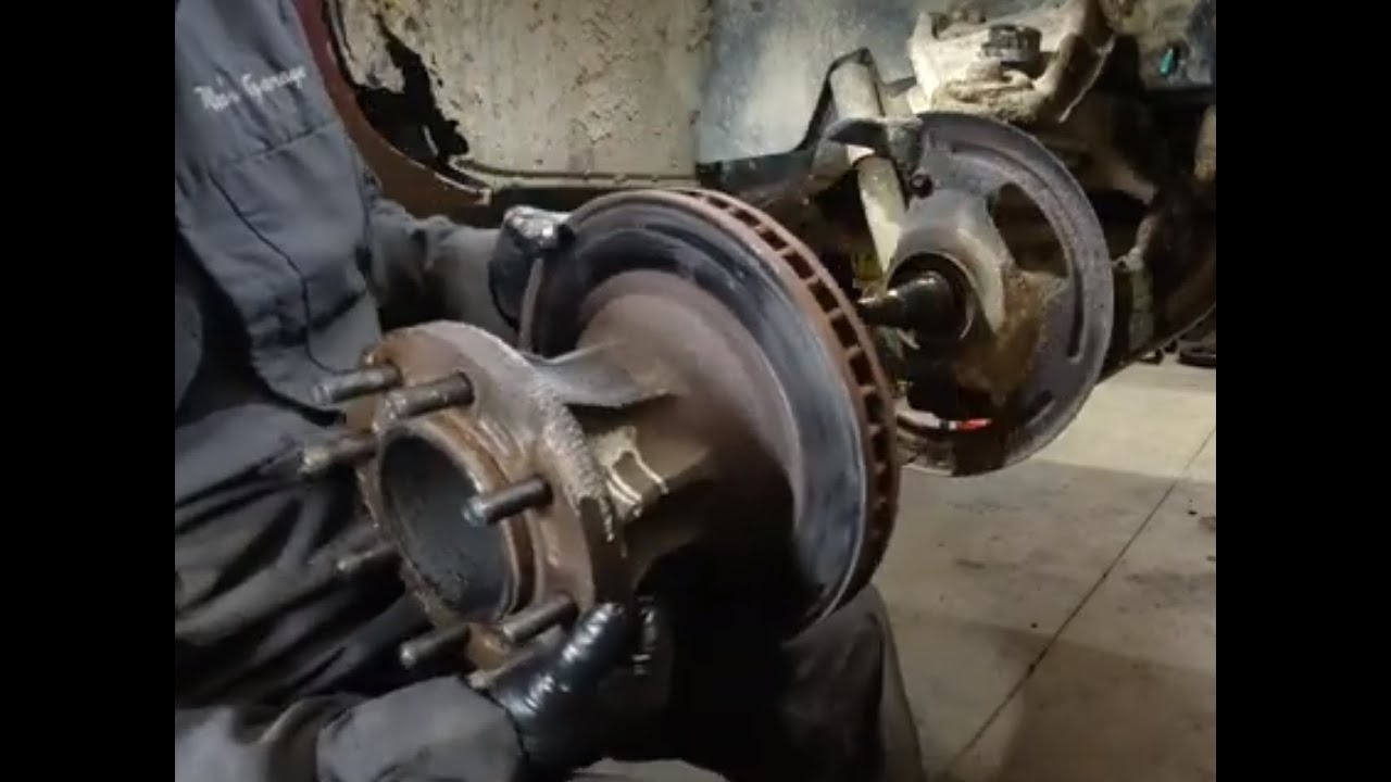 Замена переднего тормозного диска Chevy C30
