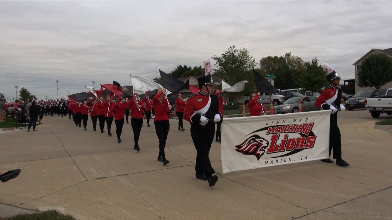 Linn-Mar Marching Lions - Homecoming Parade 2017