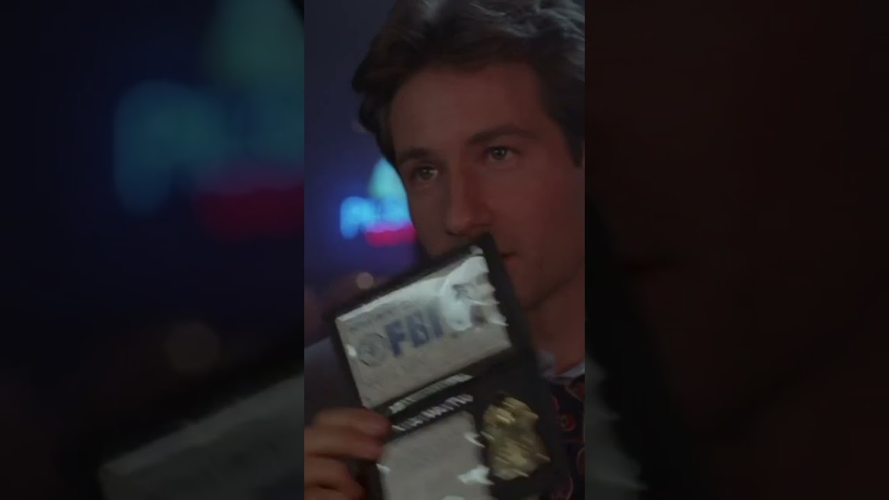 David Duchovny as Fox Mulder | X Files Season 1