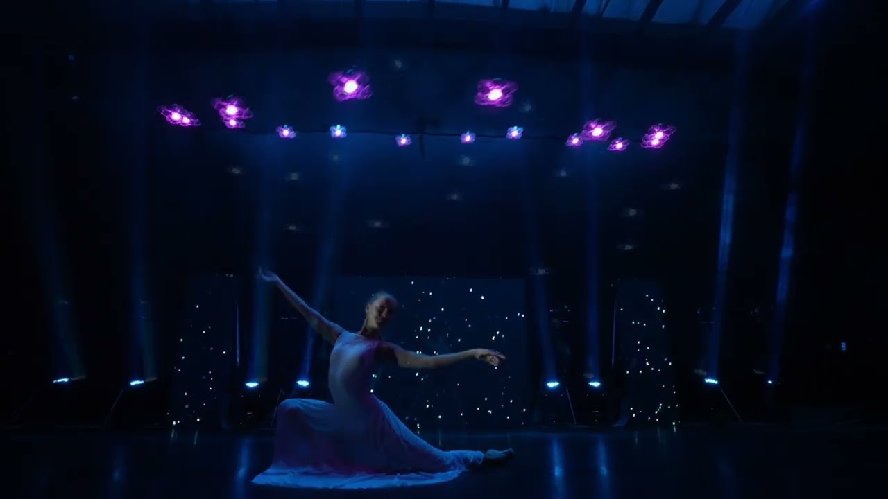 Indoor Droneshow with LED Show Artists