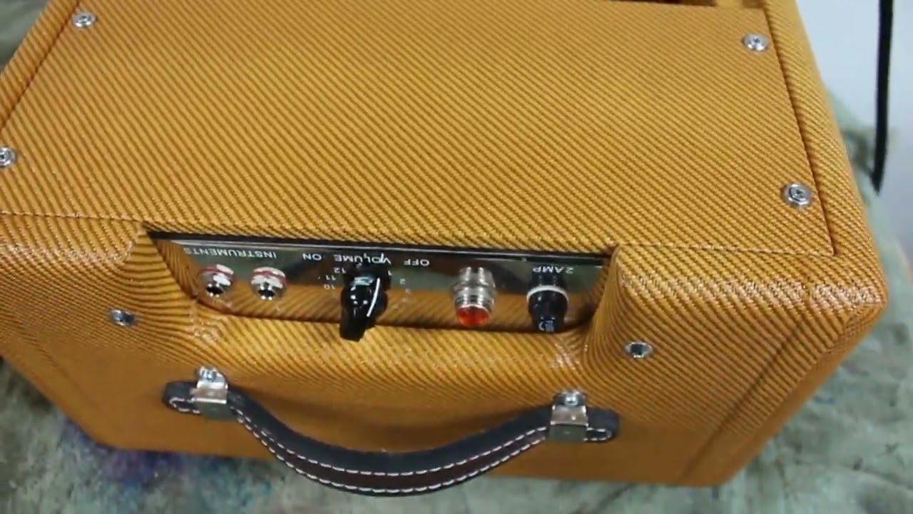 Tweed Lacquer Comparison Fender 57' Champ vs. Carl's Custom Amp Classic Tweed Champ