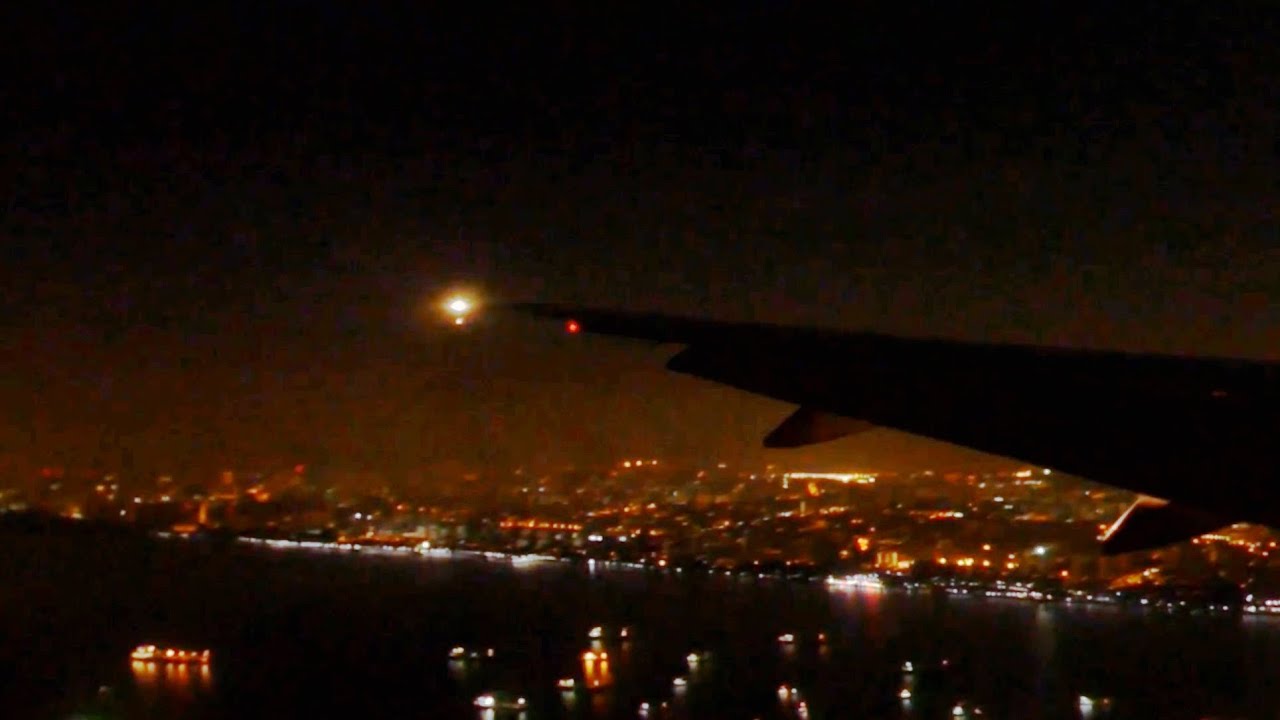 BEAUTIFUL LIGHTS! Cathay Pacific 777-300 Landing in Singapore
