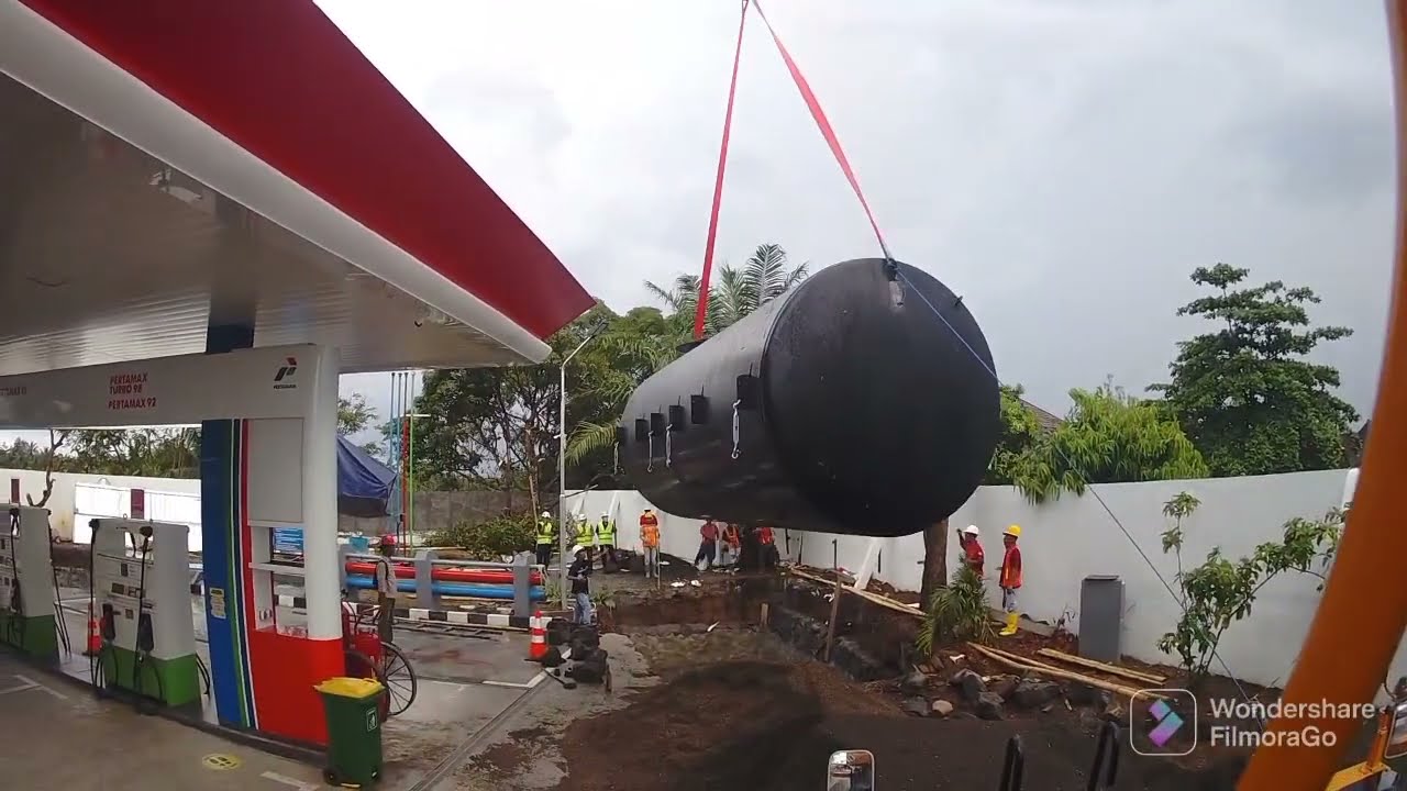 Timelapse pemasangan 2 tangki pendam pom bensin Narmada Lombok Barat 15 april 2022