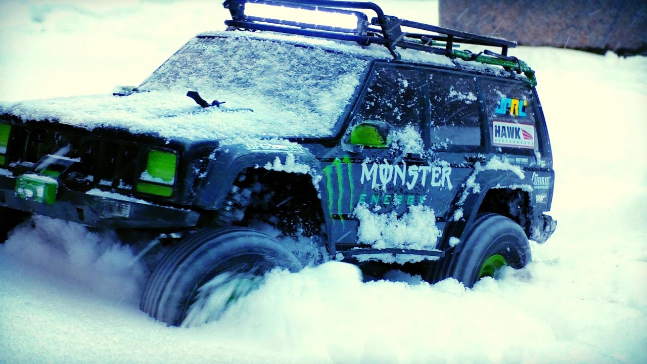 Axial SCX10II Fender Well Test In Snow - Monster Energy Jeep Cherokee in Snow Rc car