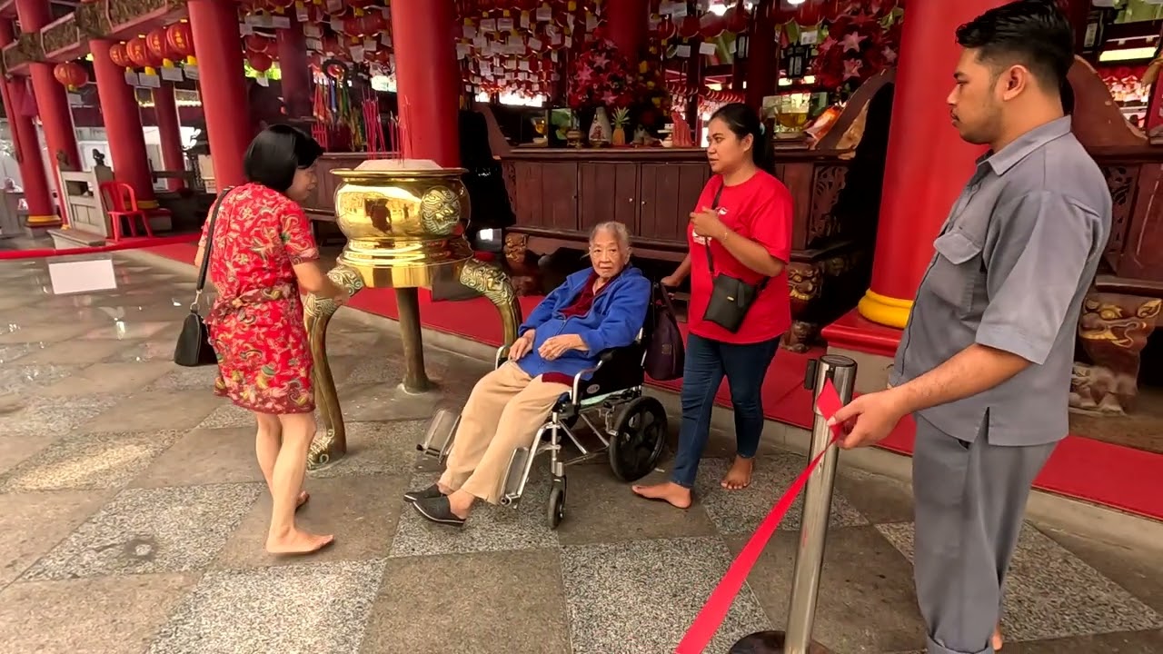 印尼三宝垄旅游打卡“三保洞”，当地华人也会虔诚地祭拜郑和！1687