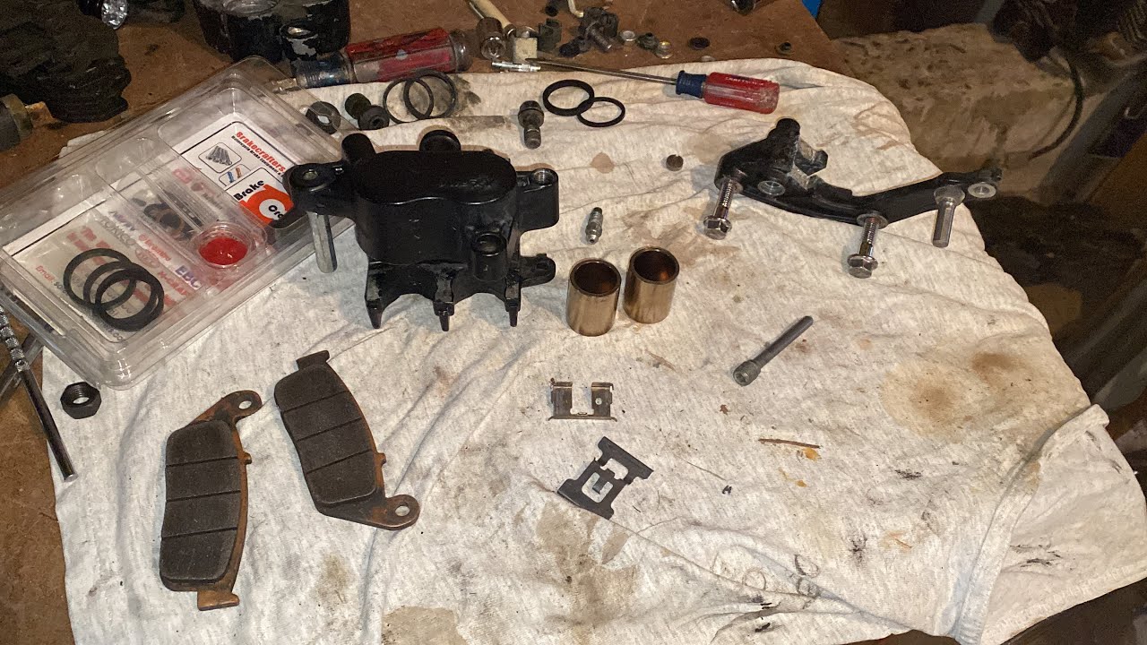 Front Brake Caliper Cleaning, Rebuilding Honda Magna 1997 VF750C Brake Crafters