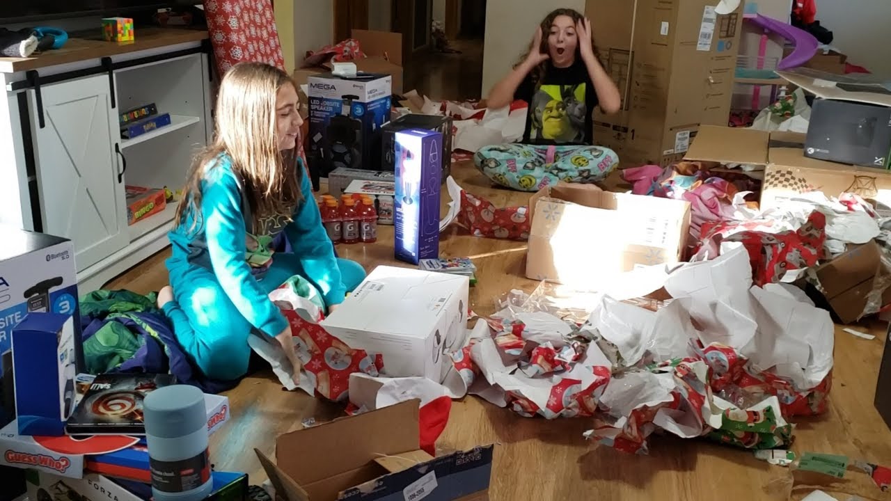 Christmas Day 2023 Kids Opening Presents PSVR 2 Xbox Series X PS5 Electric Guitar And More!