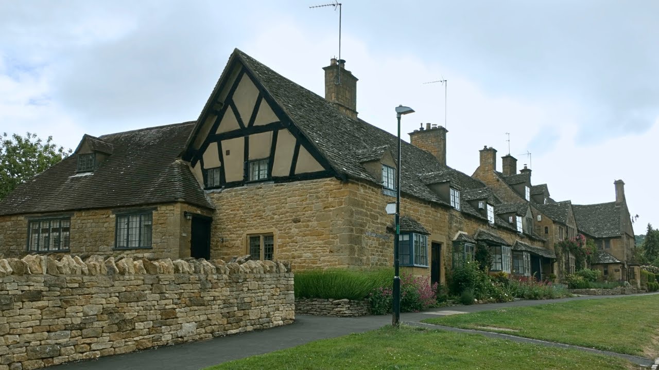 The Cotswolds at Its Most Beautiful | Broadway Village Walking Tour