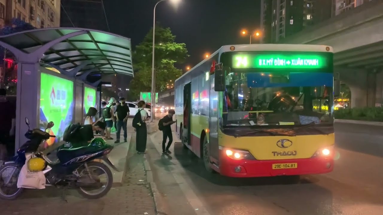 ĐIỂM DỪNG XE BUÝT HÀ NỘI VỀ ĐÊM / Hanoi Bus Stop Nigth 