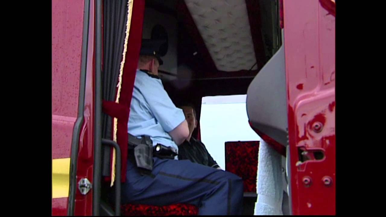 Blik op de Weg OFFICIAL - Fragment Vrachtwagen met blauwe zwaailichten