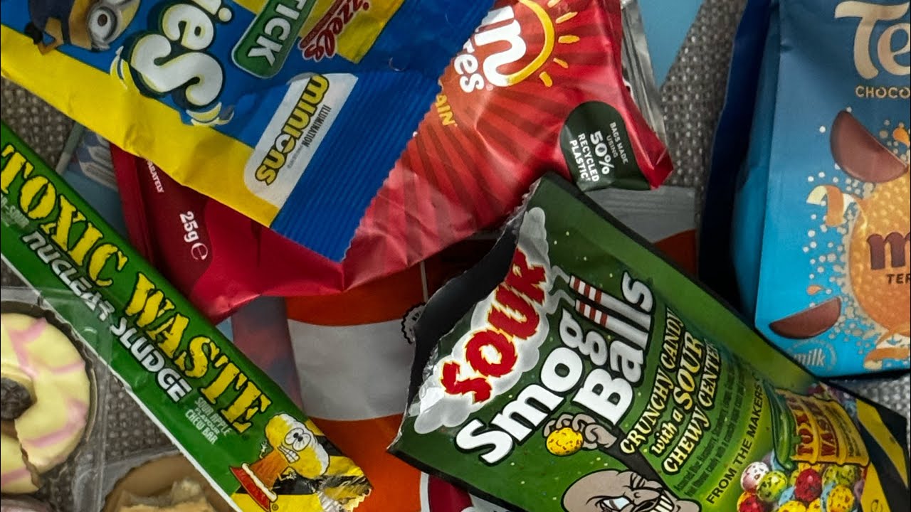 snackpilot boksin unboxaus #2 / ASMR suomi syömisääniä ja höpöttelyjä