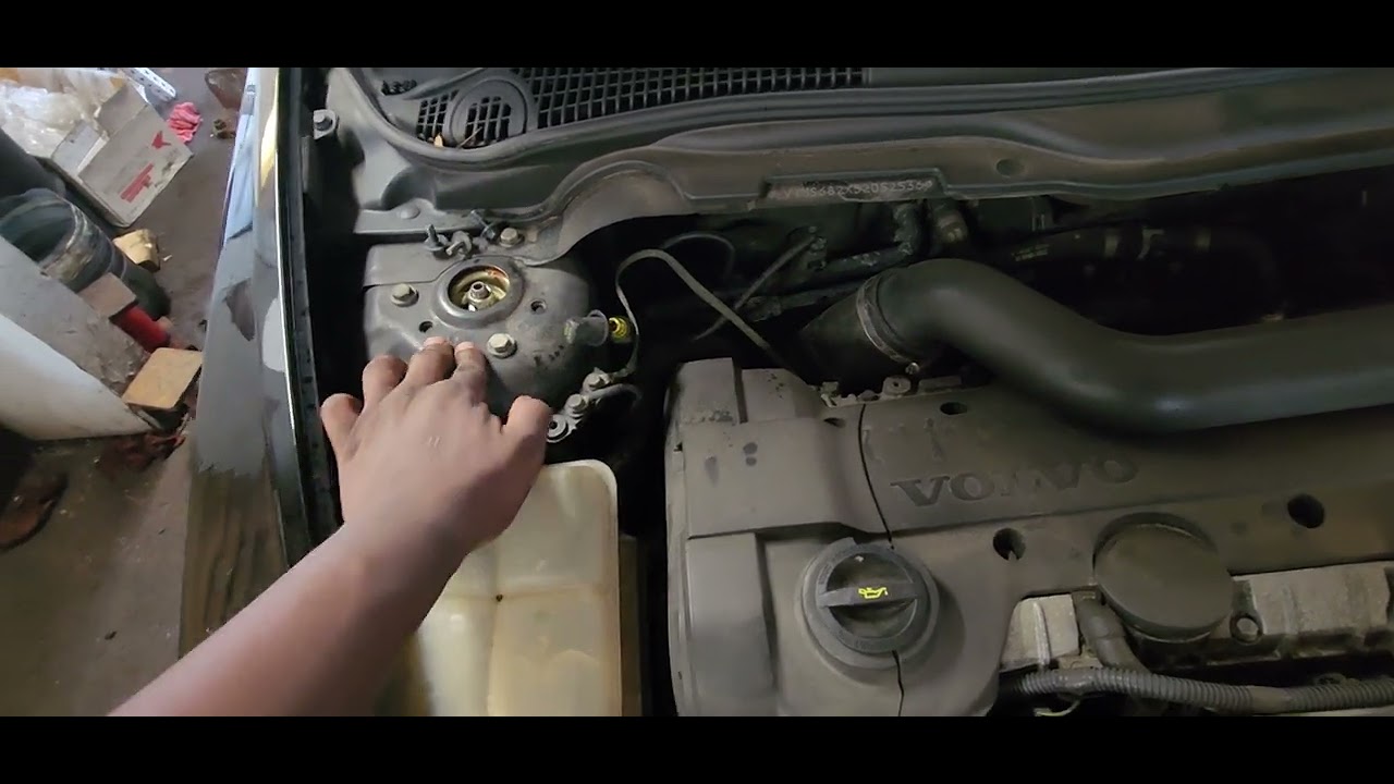 Расположение порта кондиционера Volvo S40