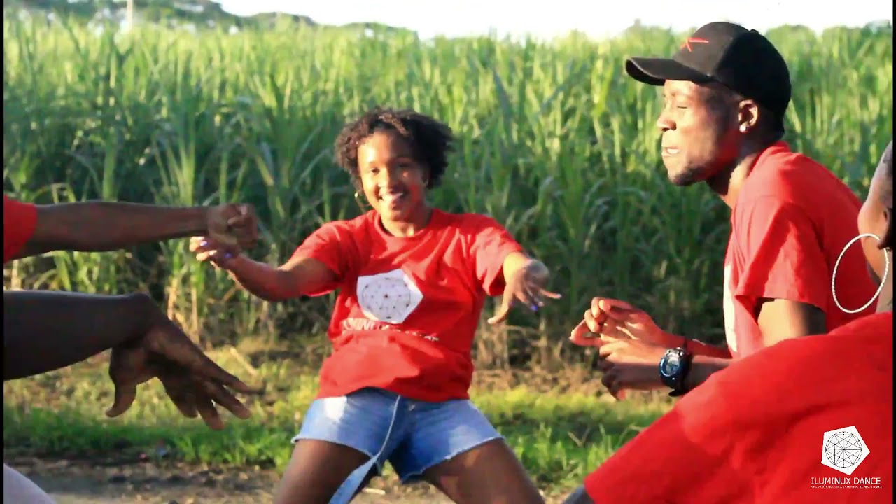 CHOCQUIBTOWN  HUMANOS/ ILUMINUX DANCE 