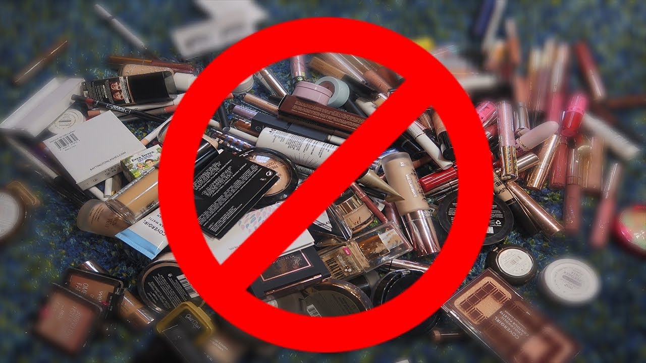 Decluttering ~Half of My Makeup Collection || MASSIVE Makeup Declutter
