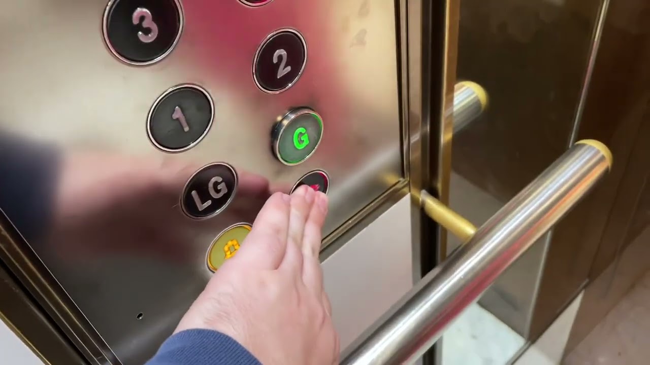 1909 OTIS (mod.) traction elevators @ Selfridges, London, United Kingdom.