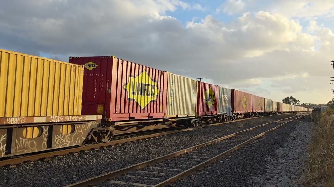 Pacific National NR4 NR6 1MB4 train Sunshine North