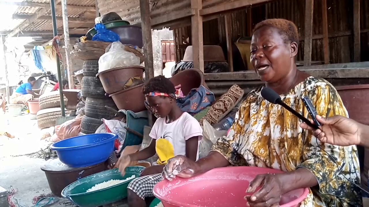 LA FABRICATION DE L'ATTIEKE À COCODY.