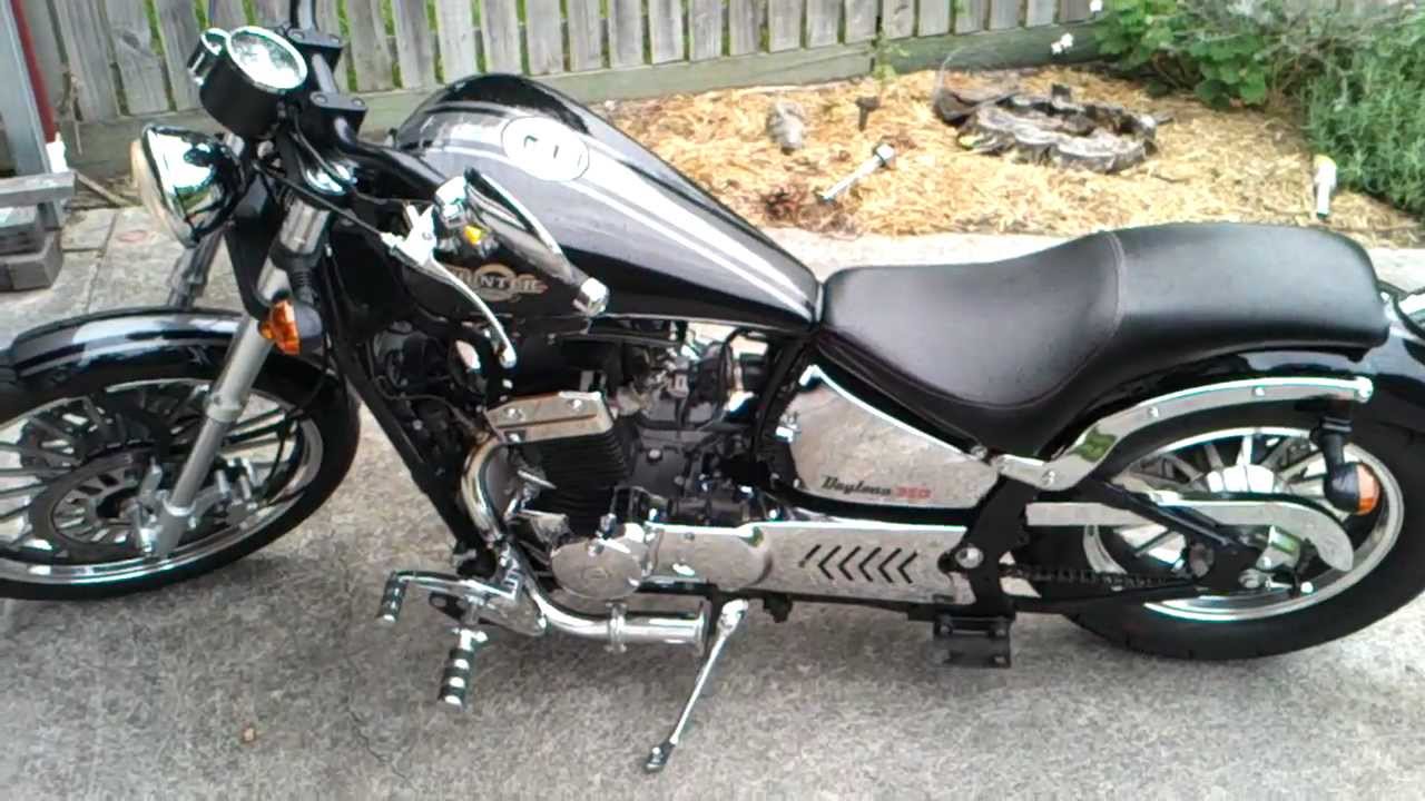 Hunter Daytona 350 with exhaust off