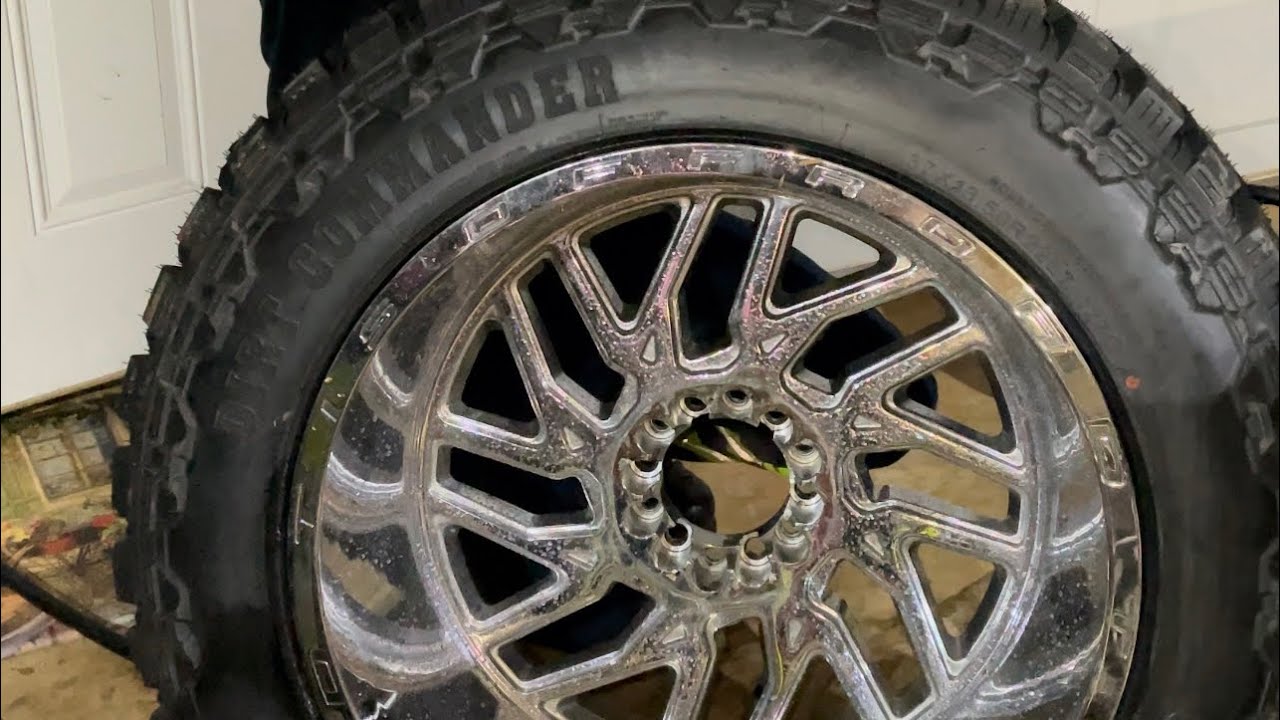 37/13.50/22 Centennial Dirt Commander MT | 22x14 | 2011 Chevy Silverado | Tire Review Lifted Truck