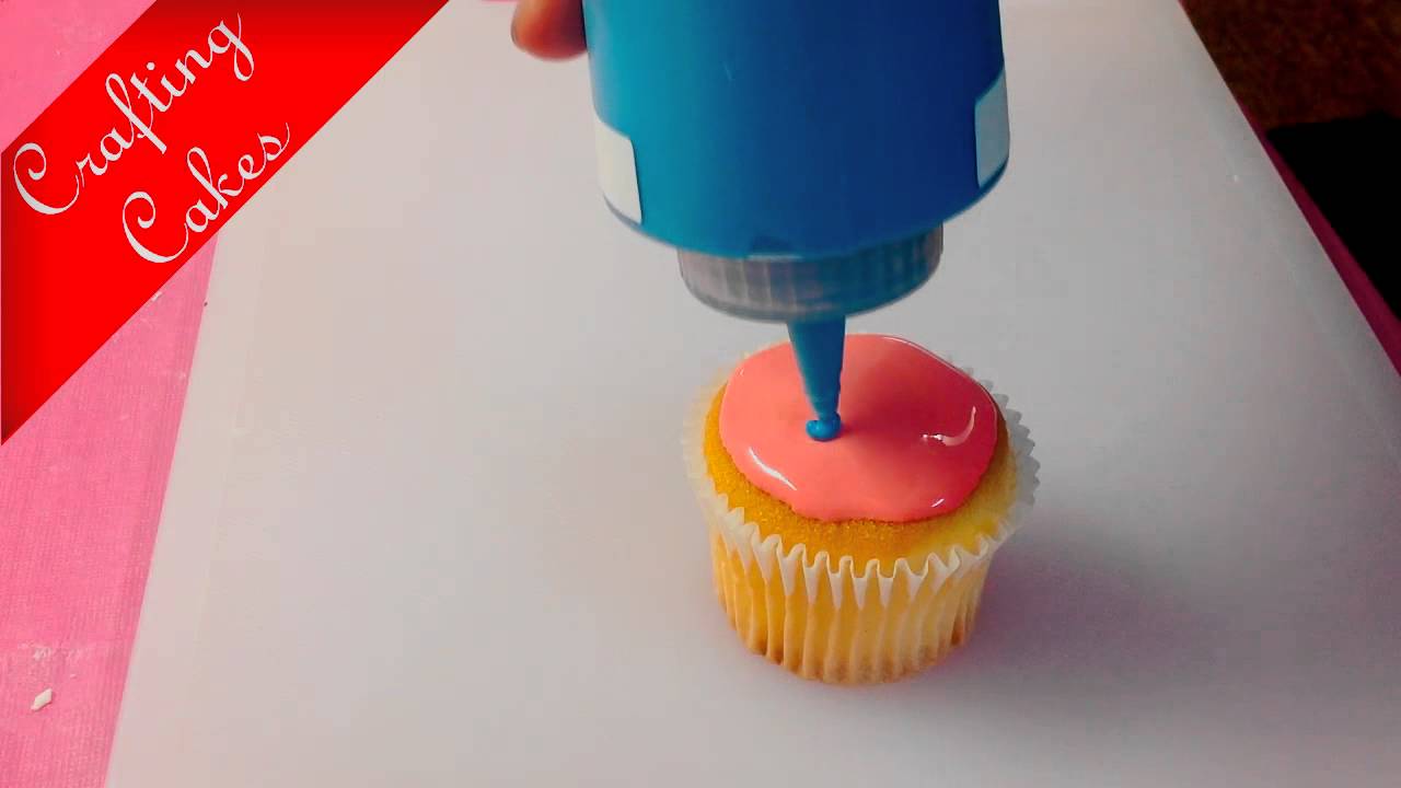 Royal Icing - Basic Flower 5 of 9