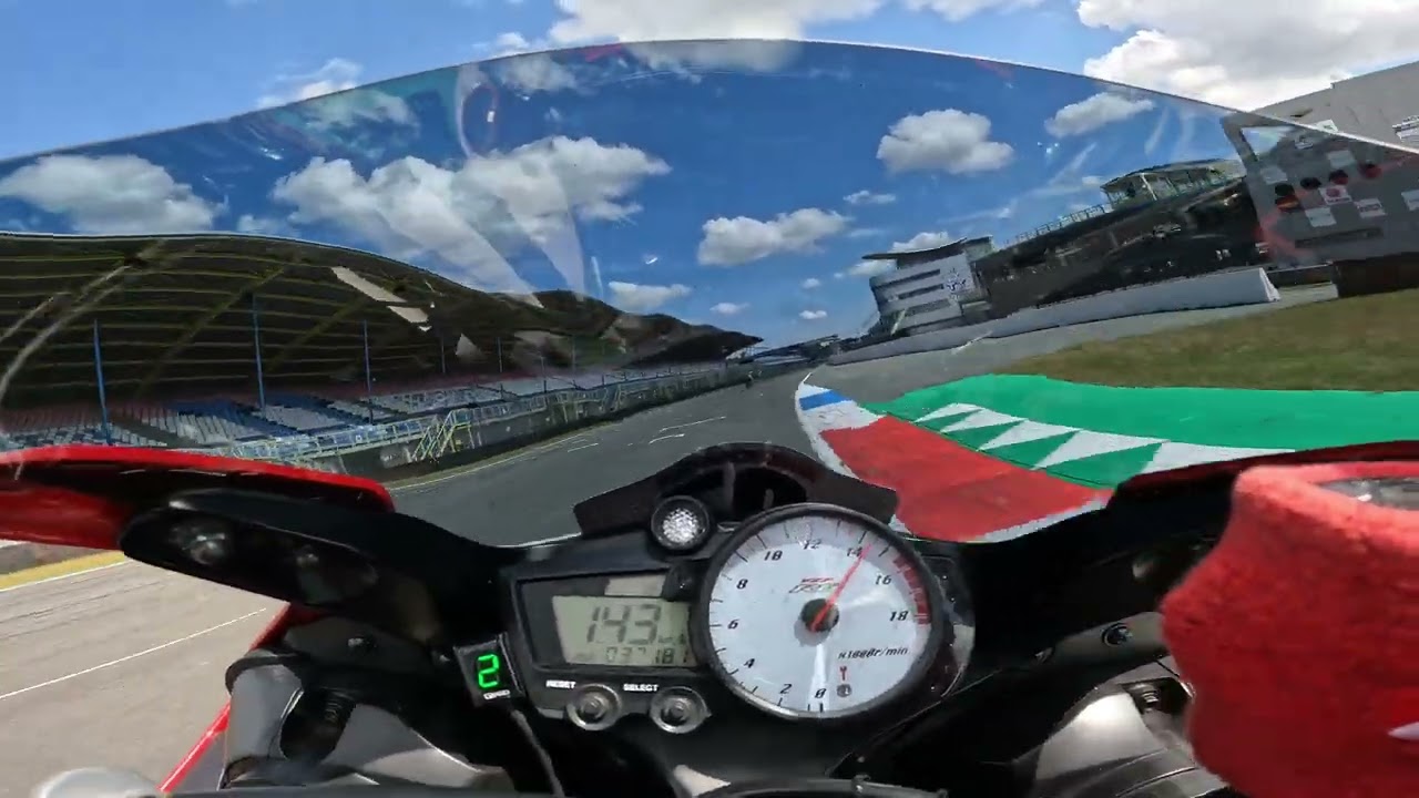 Racecracks TT Assen 19-05-2025 niveau 2 sessie 3 (instructie) Yamaha R6