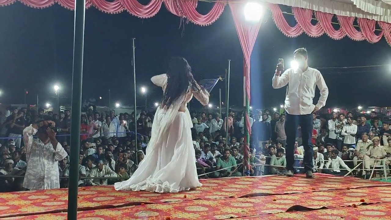 ओ मुखड़ा चांद का टुकड़ा Rekha mewara performance #video #new #viralvideos #dance #stageshow #live 