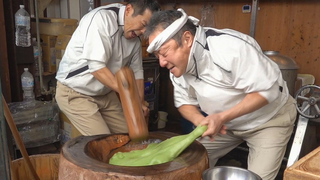 Amazing Pounding Mochi Skill - Japanese Street Food