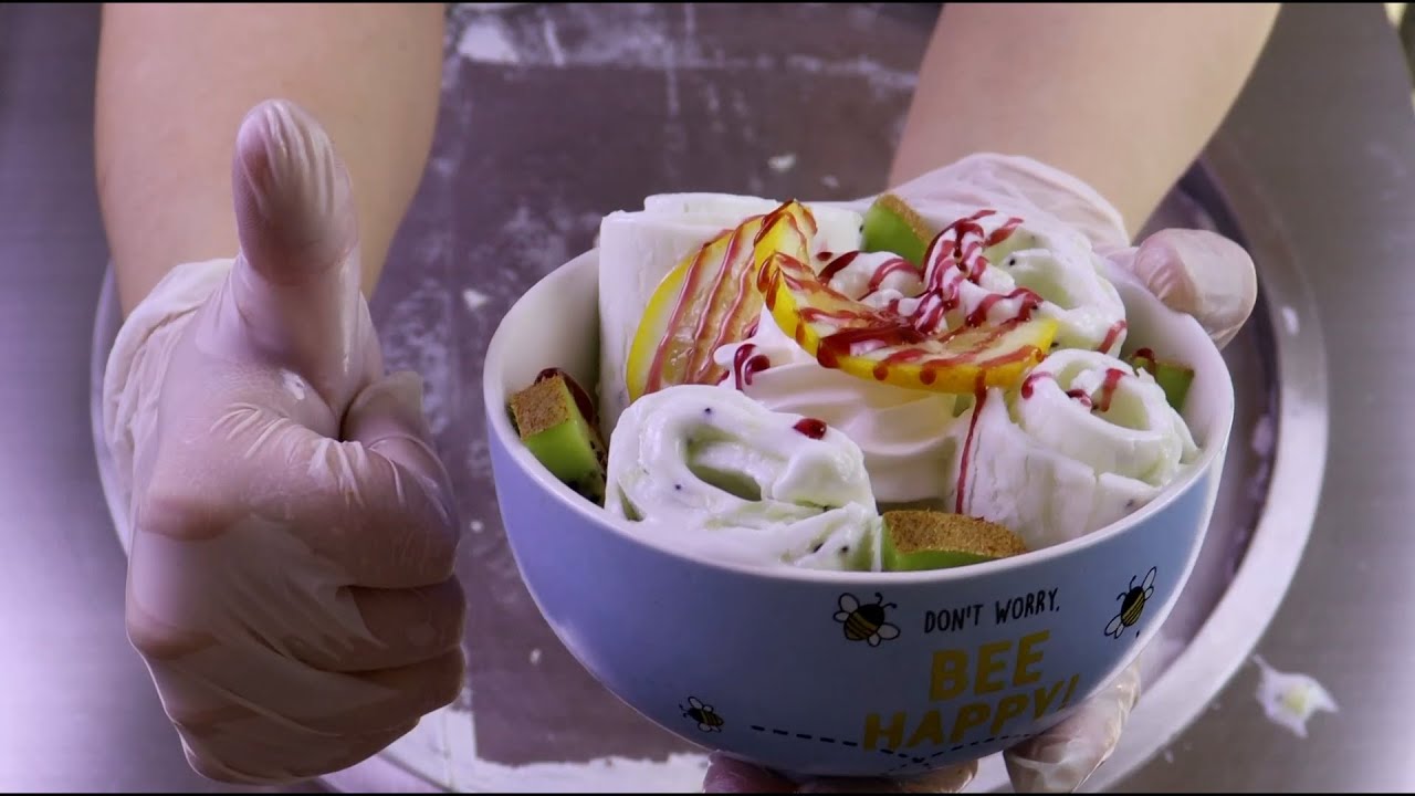 ايس كريم روول بالكيوي اخضر فريش_Fresh green kiwi roll ice cream
