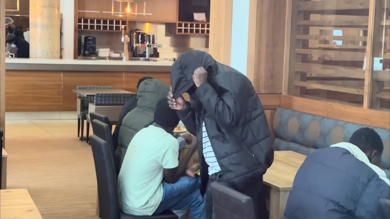 В отеле для мигрантов говорят, что вход запрещен!!!