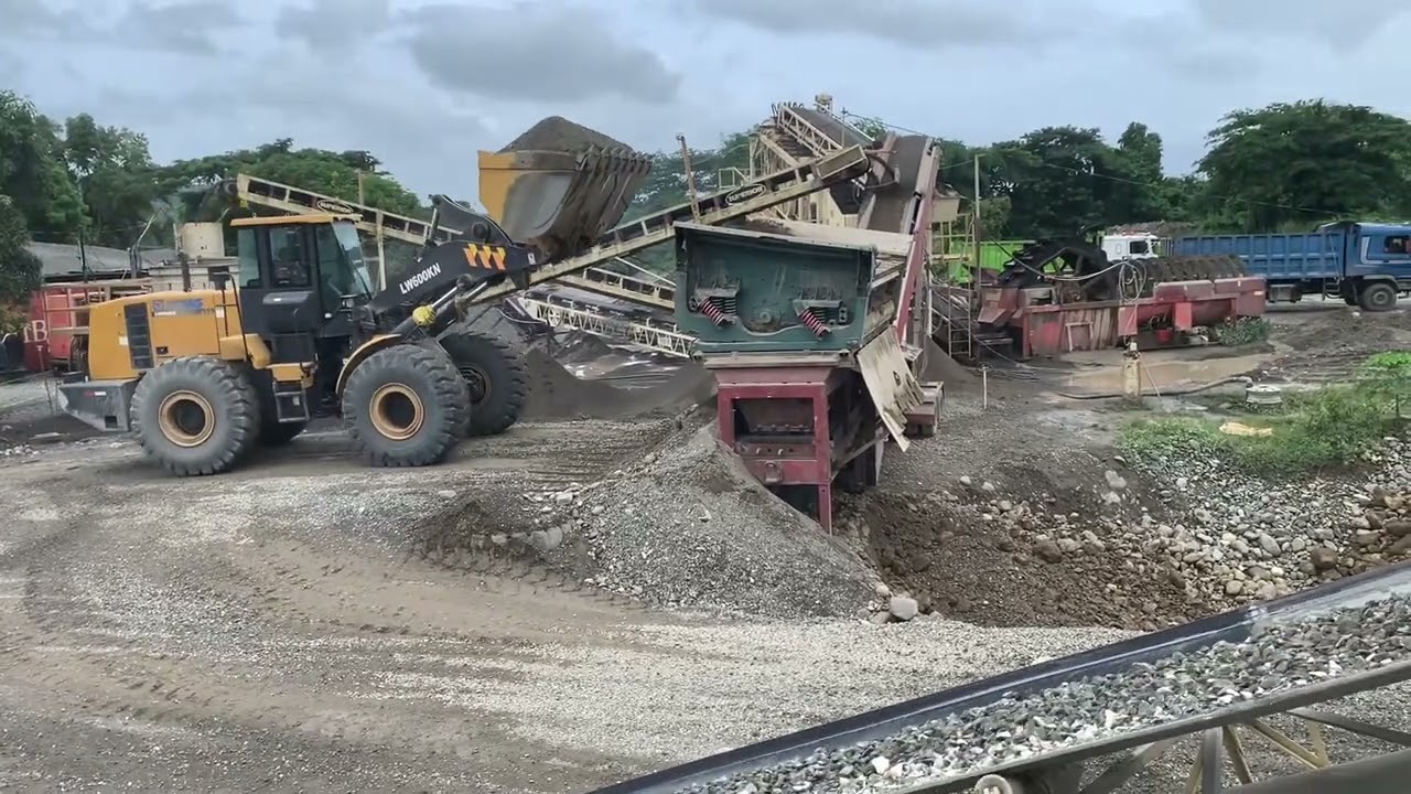 Crushing river stone -6 - 1-1/2 to -1-1/2 in with Allis Minerals C500 cone crusher powered by QSX15