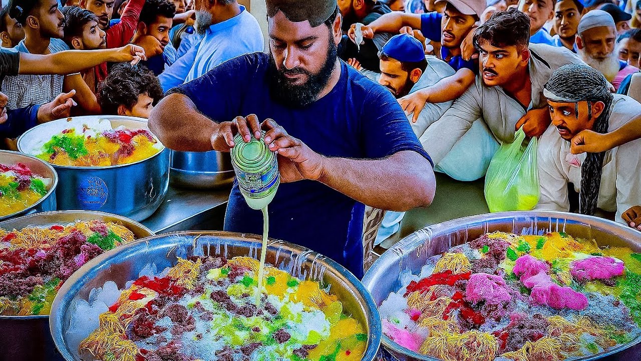 Lyari Ka Jungli Falooda Milkshake | JUNGLE Rabri Ice Cream Falooda Sea | Unbelievable Juice Making .