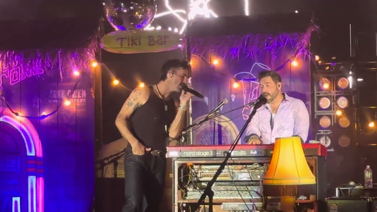 JAKE OWEN SINGS MADE FOR YOU LIVE AT THE APOPKA AMPHITHEATER #sfrose #jakeowen #madeforyou #fyp  