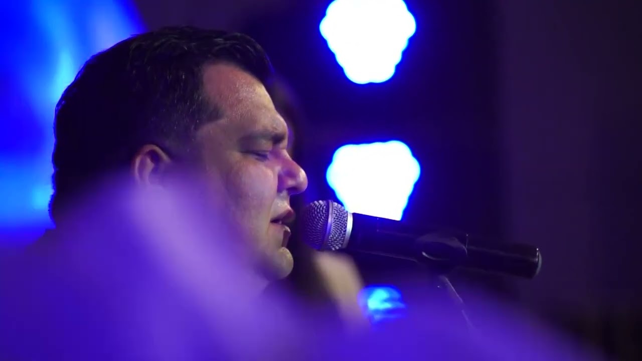 YESHUA, Josué Montoya del grupo Llévame de vuelta en el Auditorio Fortaleza México