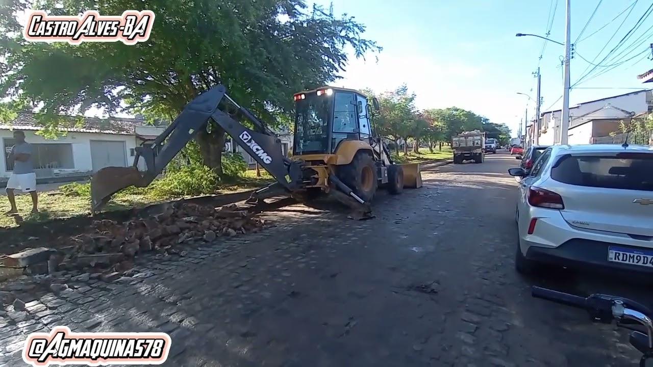 RETROESCAVADEIRA DA XCMG DEMOLINDO MEIO FIO DE PRAÇA, #operadoresdemaquinas #retroescavadeira