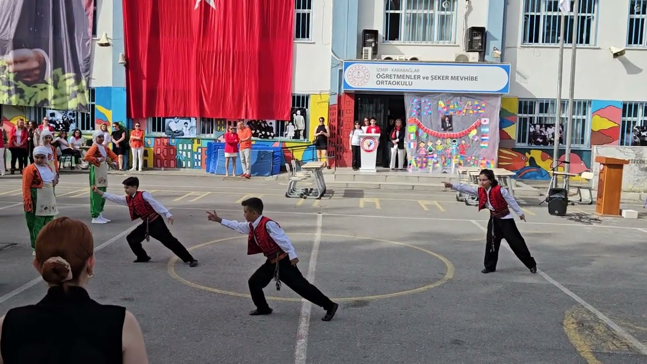 23 Nisan Ulusal Egemenlik ve Çocuk Bayramı Etkinlikleri 2024 - Halk Oyunu Gösterisi