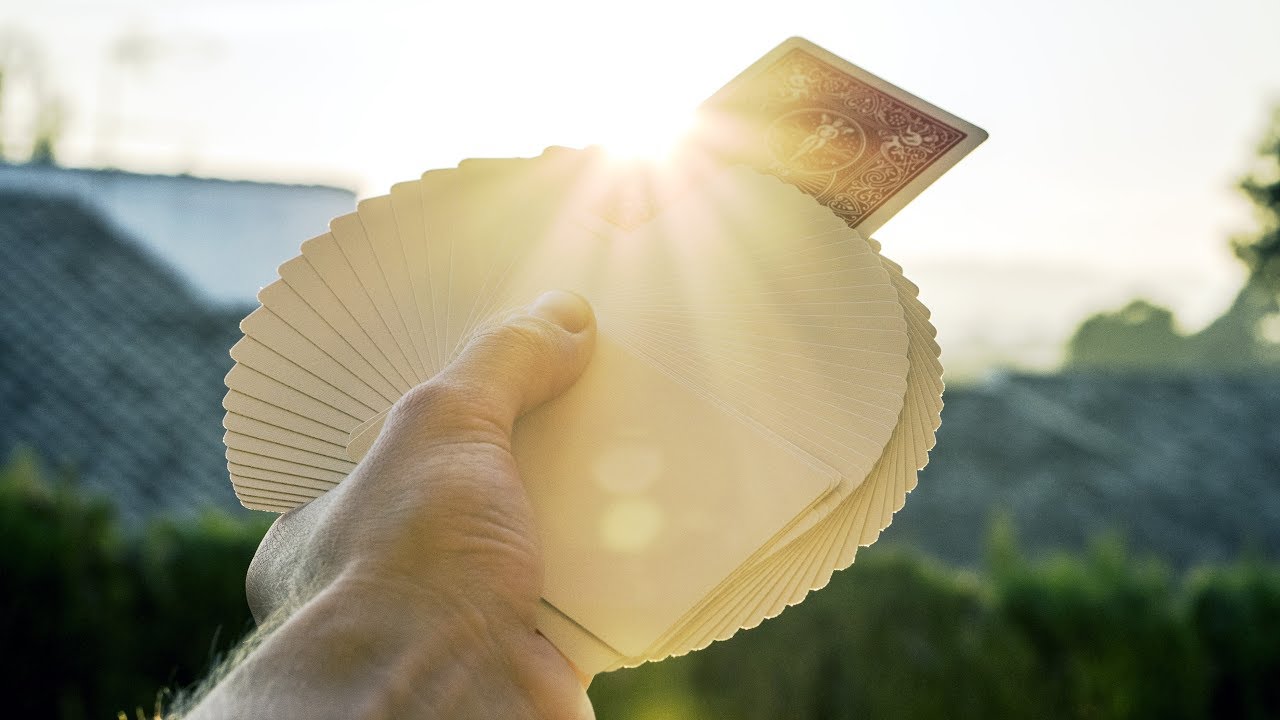 Truco de magia con cartas revelado - La baraja blanca